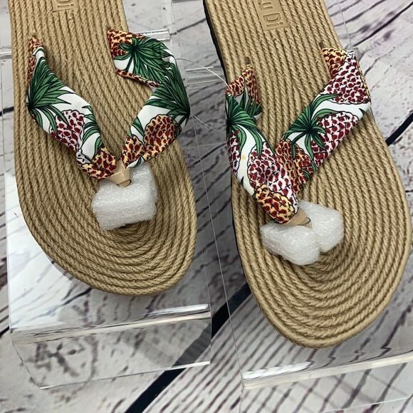 GIRLS Pineapple Sandals - Picture 3 of 4